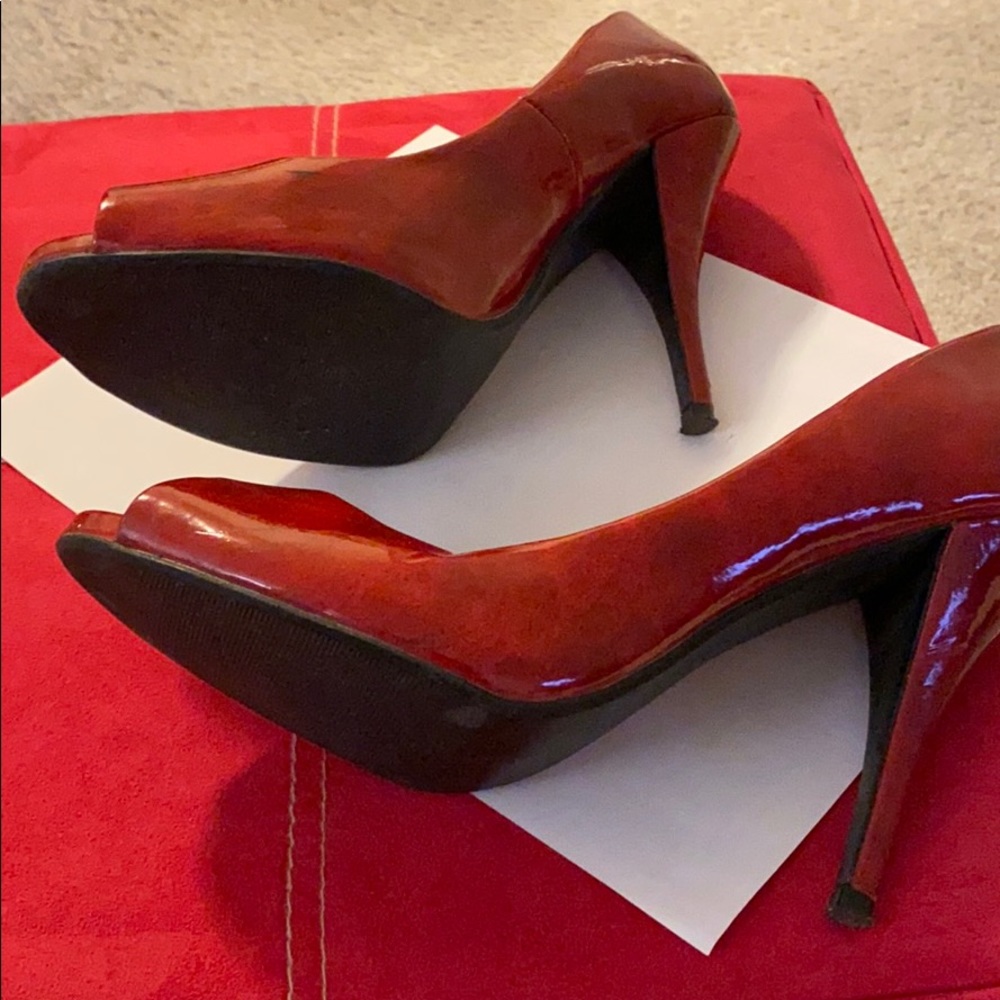 Red Shiny Heels - Picture 4 of 4